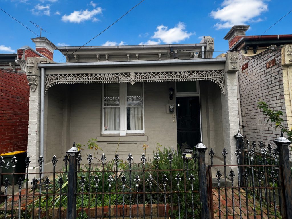 13 Yambla Street